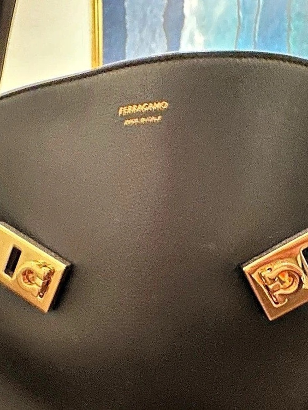 Ferragamo Hug Soft bicolor shoulder bag (Medium) - Pristine condition - Picture 5 of 15